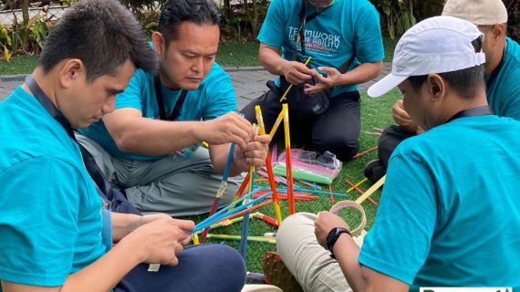 Amazing Race Games di Monas